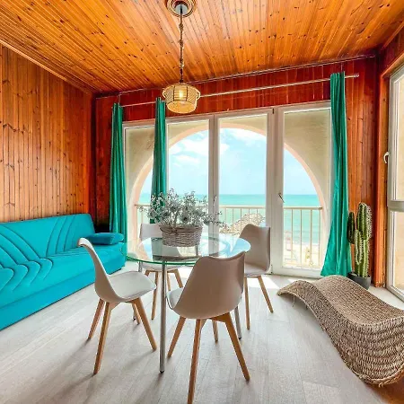 Athena Sea Front Apartment, Parking & Pool Apartment