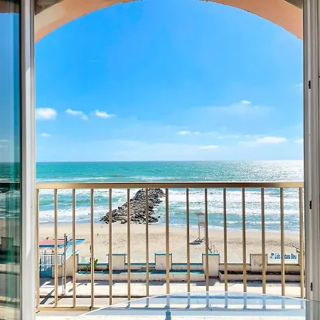 Athena Sea Front Apartment, Parking & Pool * Lago Patria