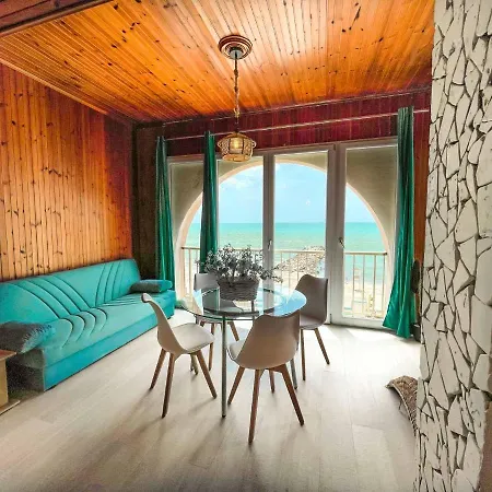 Athena Sea Front Apartment, Parking & Pool * Lago Patria