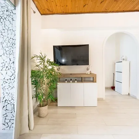 Athena Sea Front Apartment, Parking & Pool Lago Patria