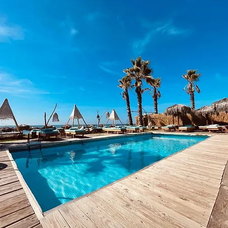 Athena Sea Front Apartment, Parking & Pool Lago Patria
