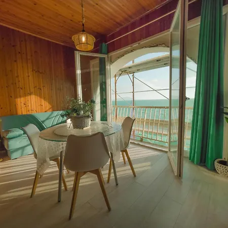 Athena Sea Front Apartment, Parking & Pool Apartment