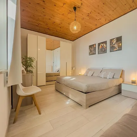Athena Sea Front Apartment, Parking & Pool * Lago Patria