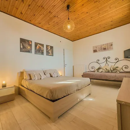 Athena Sea Front Apartment, Parking & Pool Apartment