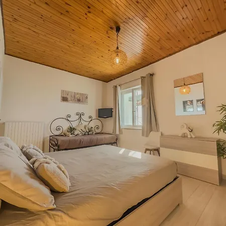 Apartment Athena Sea Front Apartment, Parking & Pool